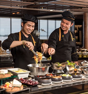 Scenic Spirit's Crystal Dining chefs