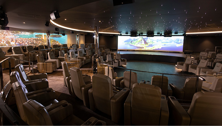 Theatre on board a discovery yacht